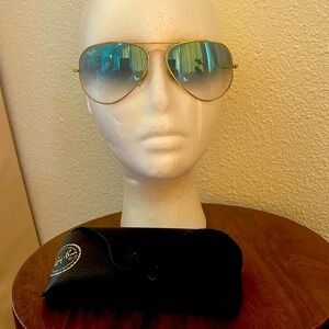 Ray Ban Aviator in gradient blue and gold